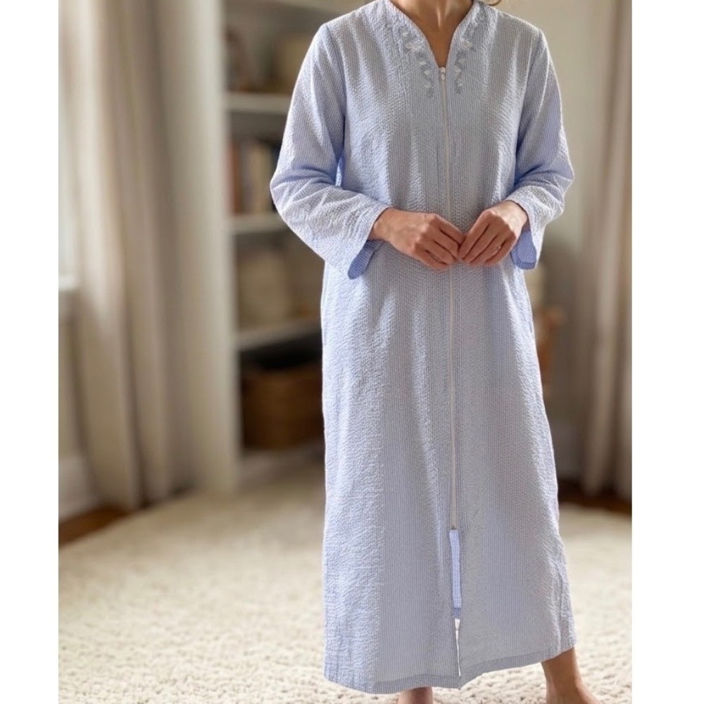 Miss Elaine Seersucker Zip Front Blue/white Floral Embroidered S Costal Grandma - Picture 2 of 8